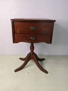 lot 182 image: Vintage End Table with Splayed Legs
