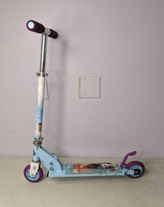 lot 184 image: Huffy Disney Frozen Scooter for Kids