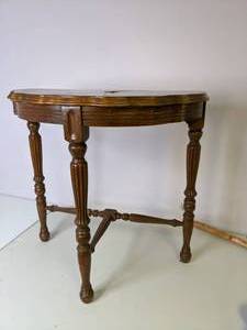 lot 212 image: Vintage Half Moon Rable