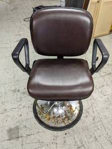 lot 202 image: Hydraulic Salon Styling Chair
