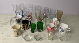 lot 269 image: Vintage Drinkware Wine Glasses, Tumblers, Mugs