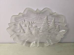 lot 273 image: Large Etched Glass Holiday Platter