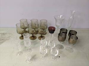 lot 262 image: Stemware Lot