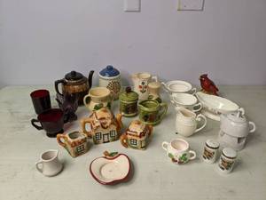 lot 264 image: Teapots, Pitchers, Shakers, Creamers, etc.