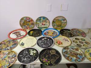 lot 285 image: (18) Vintage Metal Souvenir State Plates