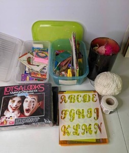 lot 131 image: Jumbo Craft Activity Lot