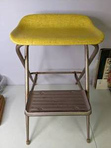 lot 135 image: Vintage MCM Samsonite Folding Chair Step Stool