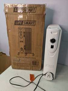 lot 318 image: Life Smart 1500 W Oil Filled Radiator - As Is