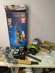 lot 321 image: Bissel Cleanview Swivel Pet Vacuum - As Is