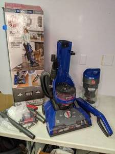 lot 322 image: Hoover Upright Multi-Purpose Vacuum (missing power cord)