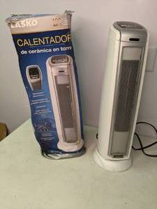 lot 323 image: Lasko 1500 Watt Ceramic Tower Heater