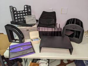 lot 325 image: Variety of Office Organizers