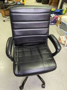 lot 172 image: Padded Rolling Office Chair