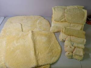 lot 152 image: Complete Bathroom Towel and Rug Set