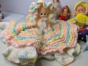 lot 902 image: Send in the Clowns (and the Vintage Dolls)