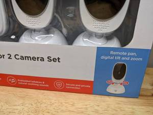 lot 7 image: Brand New Motorola BLISS54-2 4.3 Video Baby Monitor 2 Camera Set