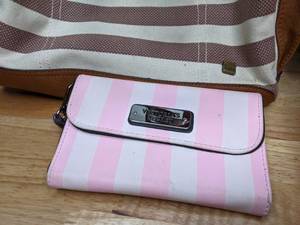 lot 20 image: 3 Purses and a Wallet Victorias Secret BOC Merona Universal Thread New